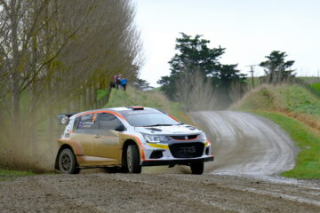 Pettigrew chases Paddon on opening day at Otago